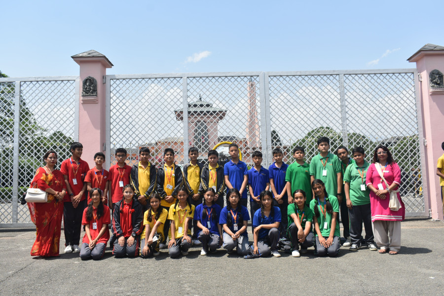 group photo of filed trip